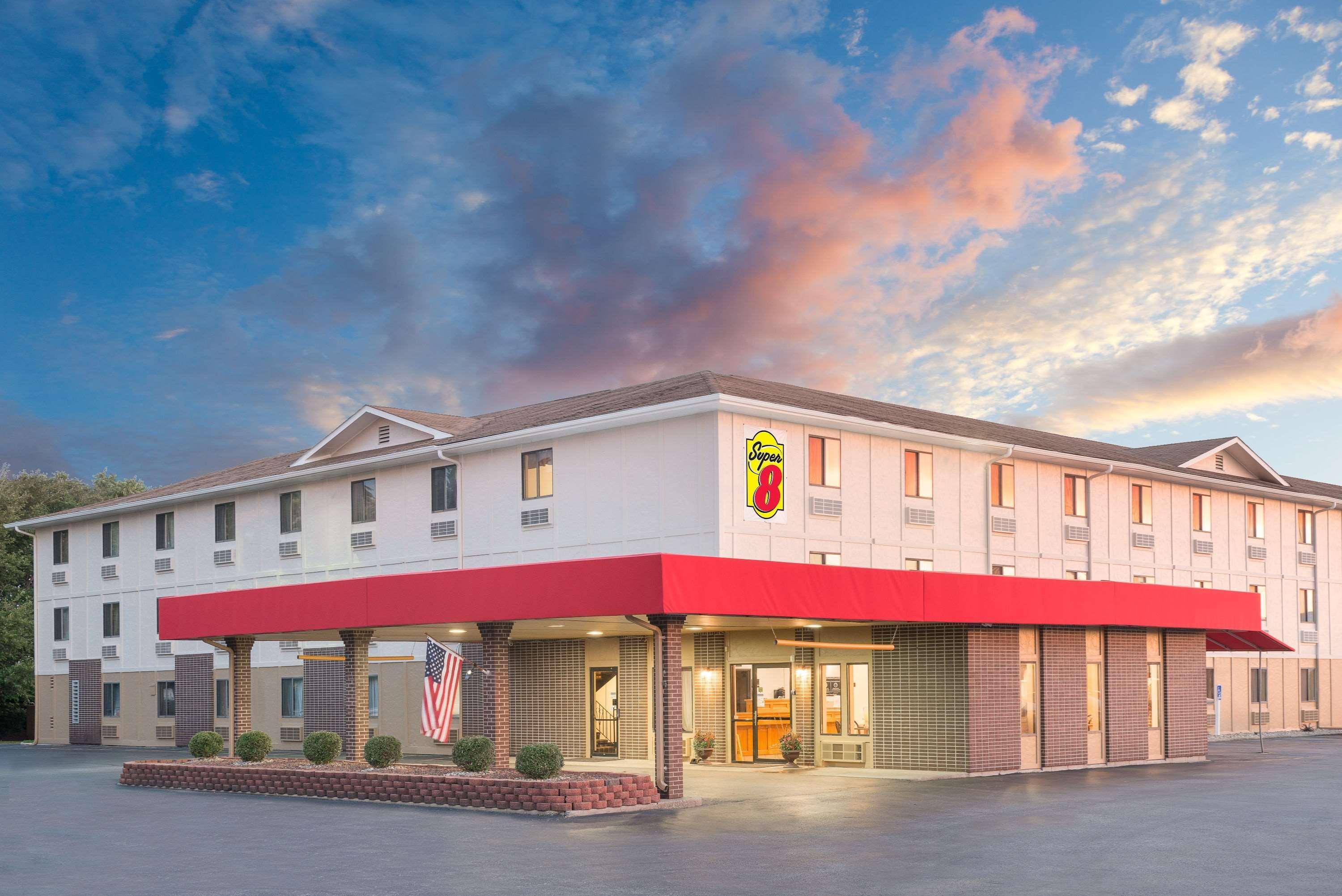 Super 8 by Wyndham Terre Haute Eksteriør billede