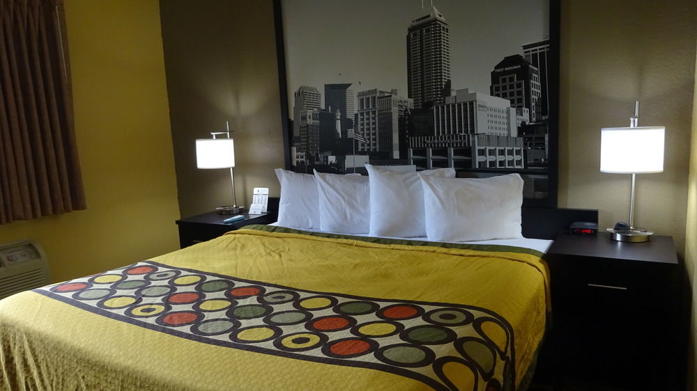 Super 8 by Wyndham Terre Haute Eksteriør billede